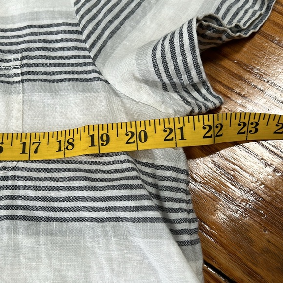 St. Tropez West 100% linen white and gray striped top. Front pocket, Size Large - Picture 8 of 10